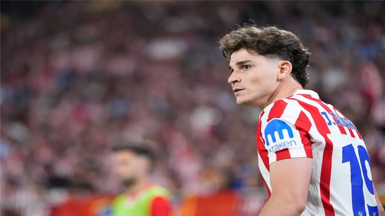سيميوني يزيد التكهنات بشأن مستقبل ألفاريز مع أتلتيكو مدريد